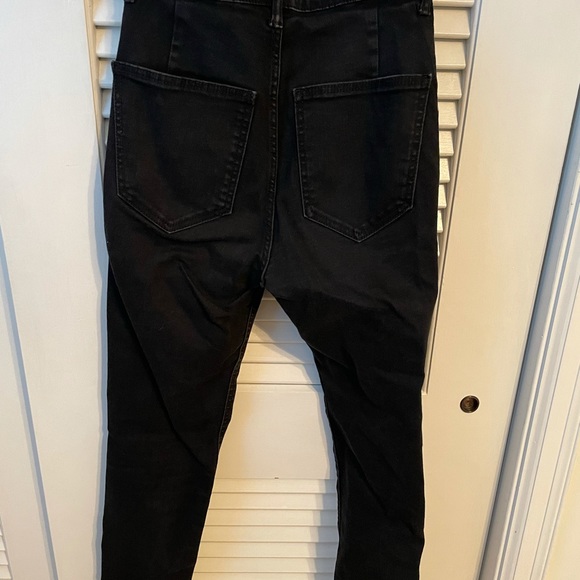 Black High-Rise Skinny Jeans - Picture 2 of 2